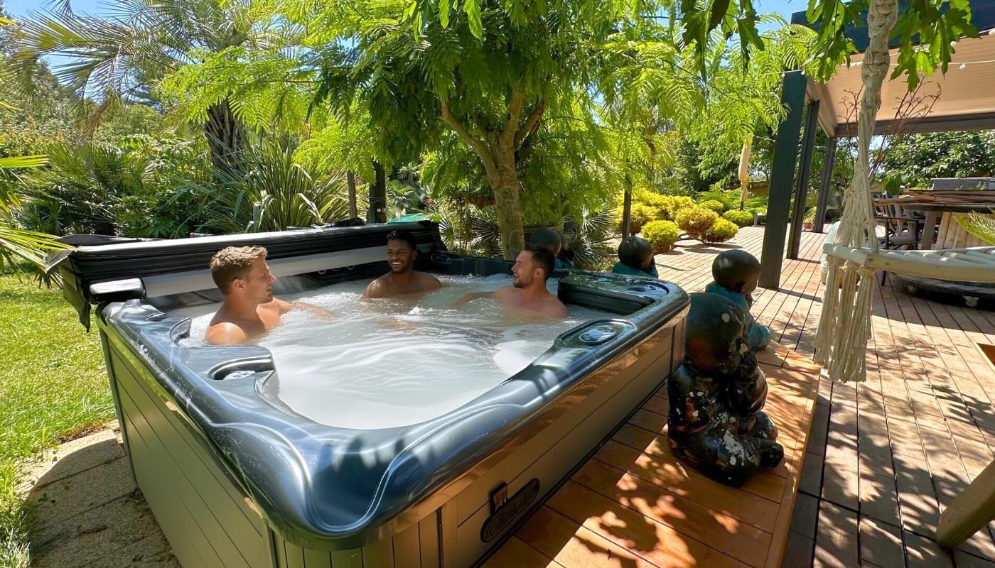 Petit-djeuner inclus et servi sous la pergola. Le meilleur moment pour faire connaissance !