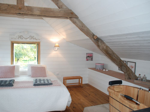 Chambre d'hôtes ''Belle de nuit'' à La Bourousais à Maure de Bretagne, proche Brocéliande. Chambre d'hôtes ''Belle de nuit'' à La Bourousais à Maure de Bretagne, proche Brocéliande.