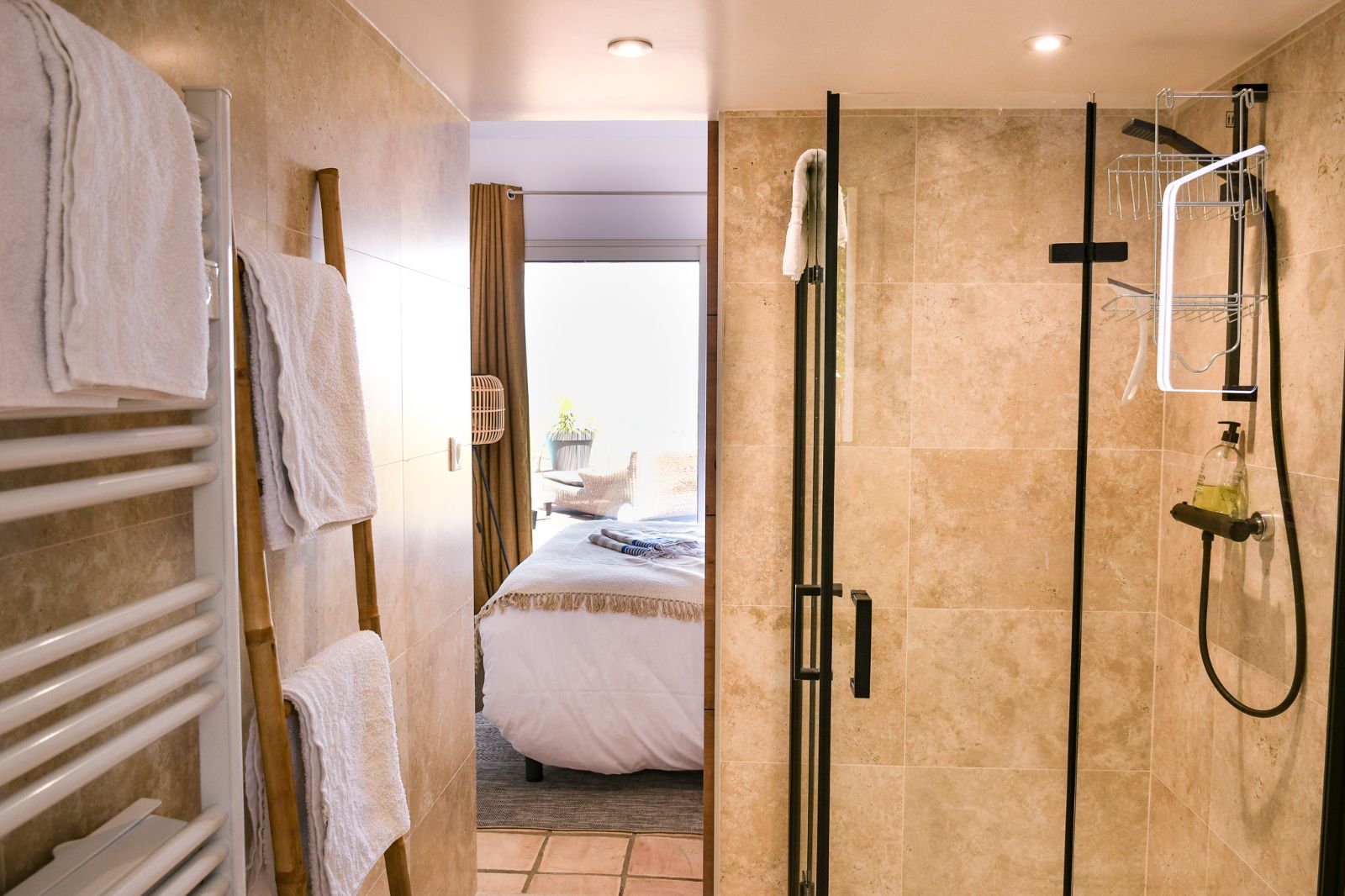 Chambre Hano� avec salle de bain et toilettes privatives