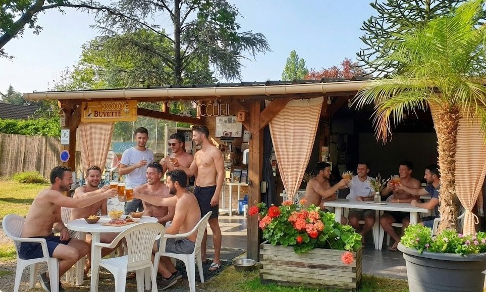 La Terrasse pour de bons moments entre amis La Terrasse pour de bons moments entre amis