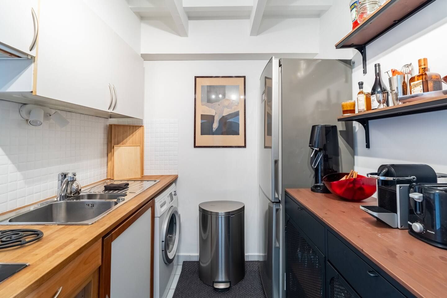 Cuisine quipe ( avec frigo, four, micro ondes, machine  laver, cafetire, bouilloire ...)