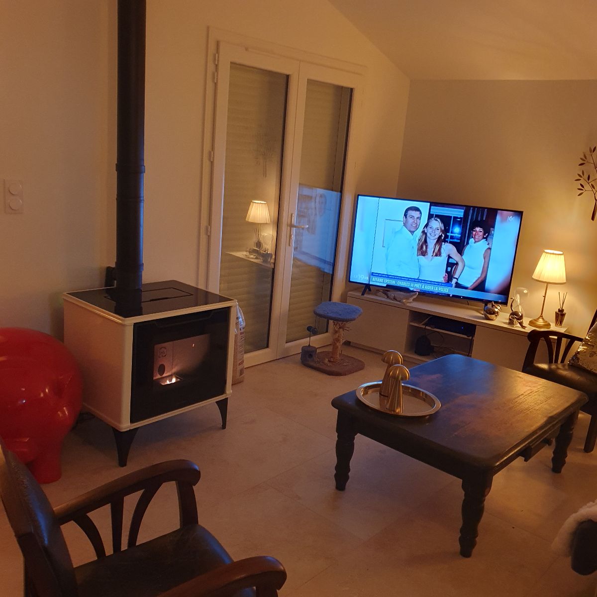 Le Salon avec le poêle Le Salon avec le poêle