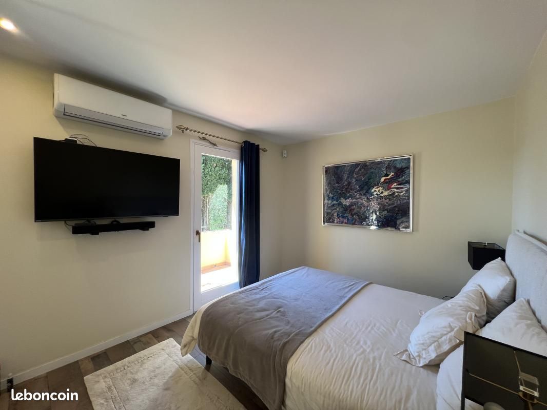 Chambre 1 - 1er Etage Chambre 1 - 1er Etage