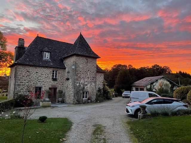 Le Manoir au coucher de soleil Le Manoir au coucher de soleil