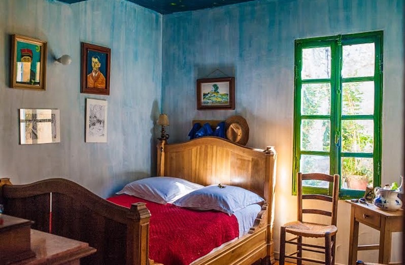 Dormez dans un tableau : la chambre Van Gogh Dormez dans un tableau : la chambre Van Gogh