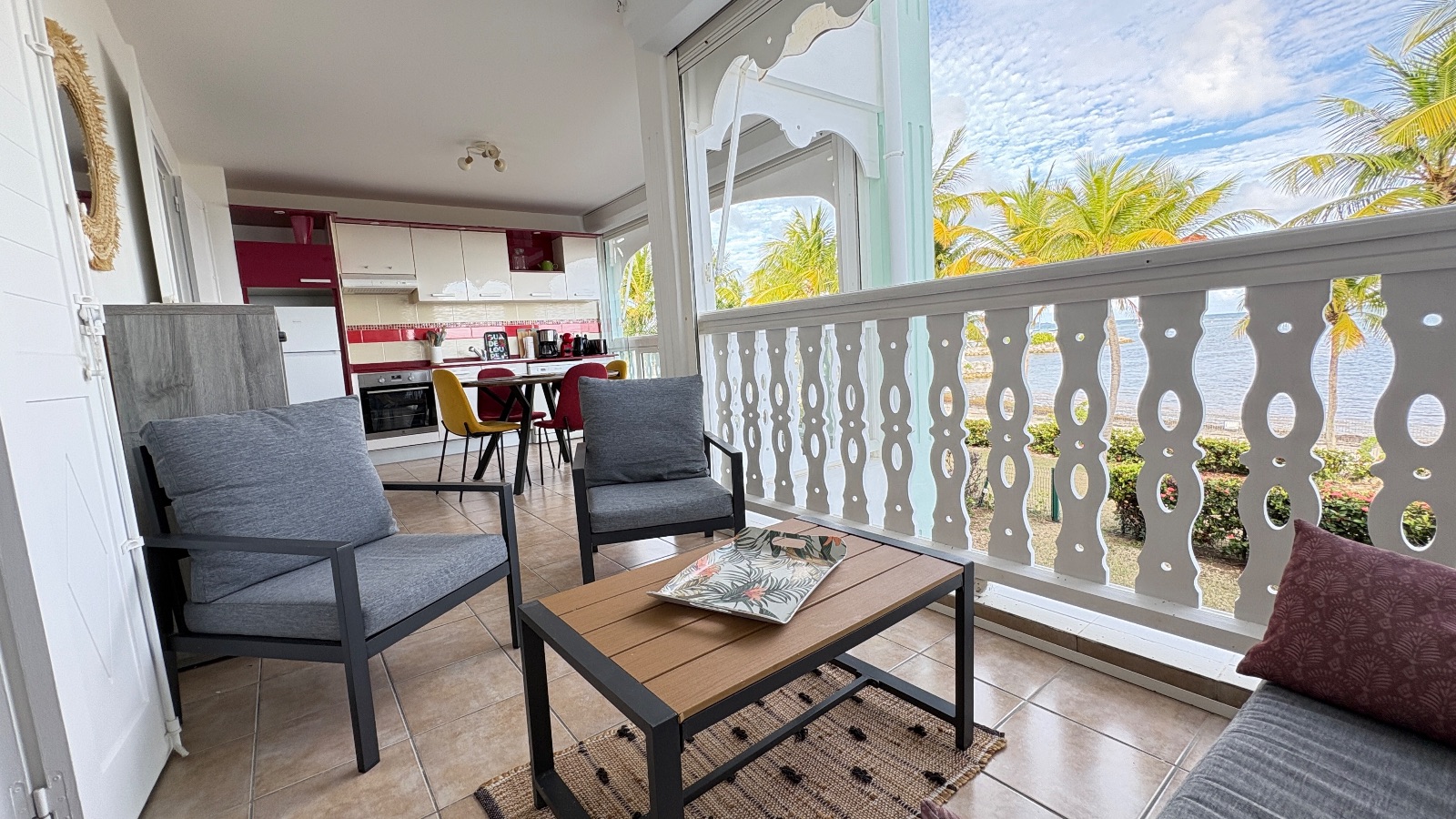 T2 Vue sur la terrasse depuis le coin ap�ro. 