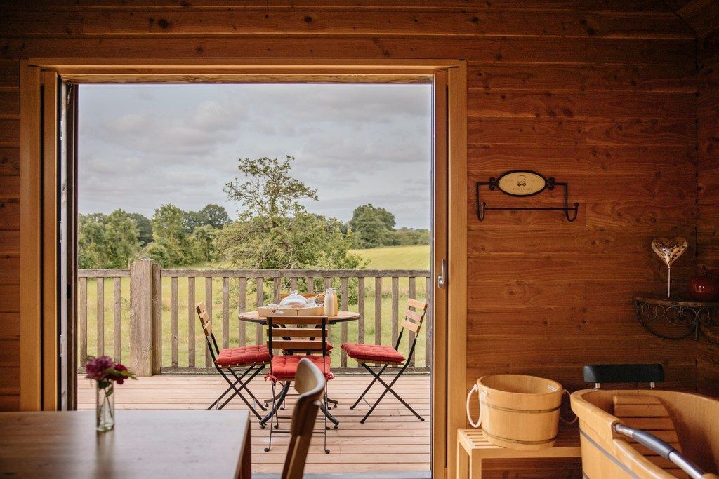 Terrasse Cabane ''Pomme d'amour''-Bourousais 35