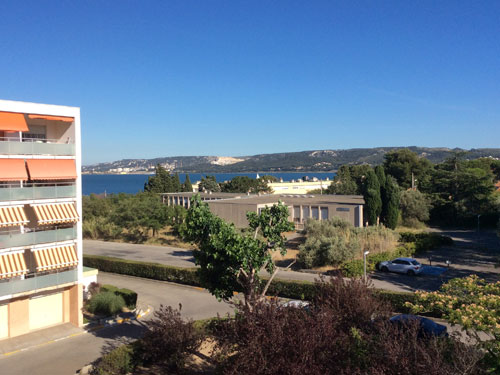 La vue sur l'étang et la ville La vue sur l'étang et la ville