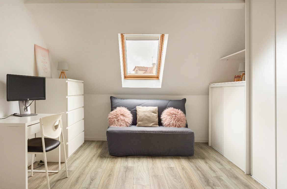 Petit salon / bureau tltravail qui fait face  la 3eme chambre 