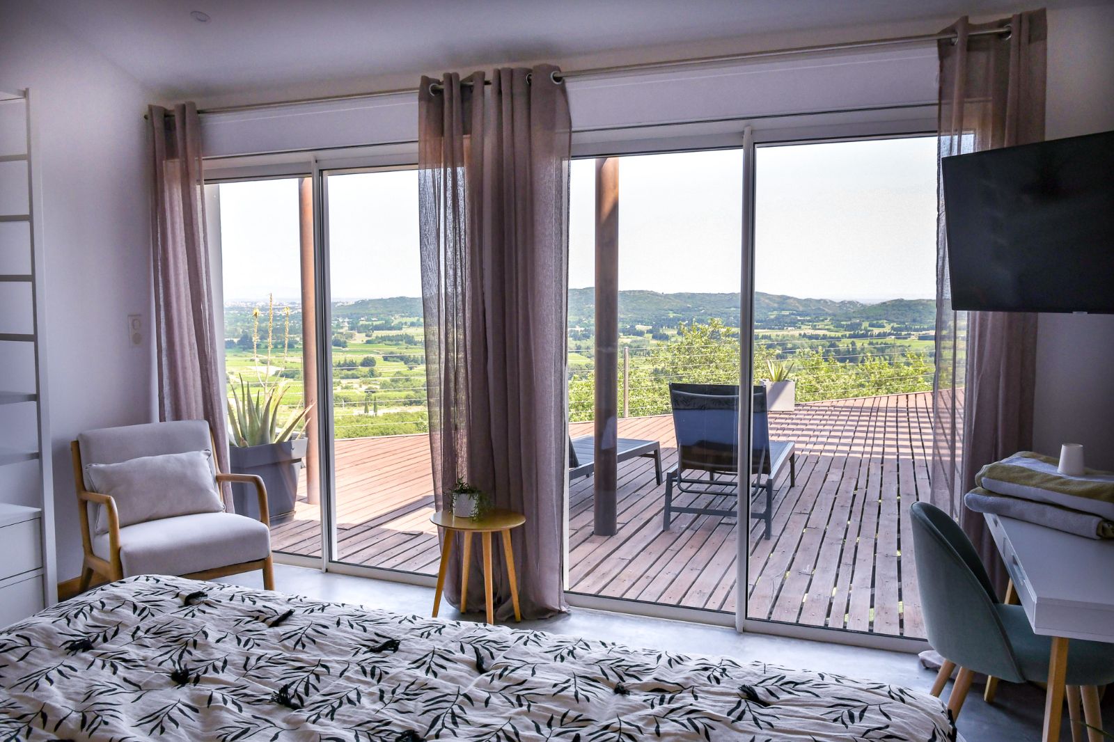 Chambre Masa�- Lit King size - Acc�s terrasse panoramique et piscine