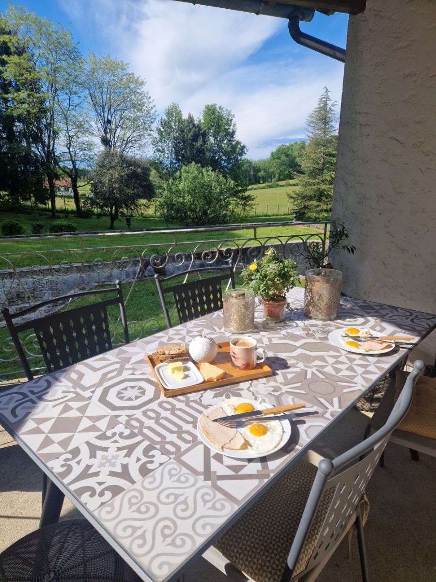 petit dejeuner sur la terrasse