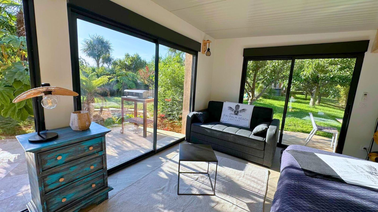 Sjournez dans le Tiki Lodge Studio pour une escapade gay tout confort (2  4 mecs).