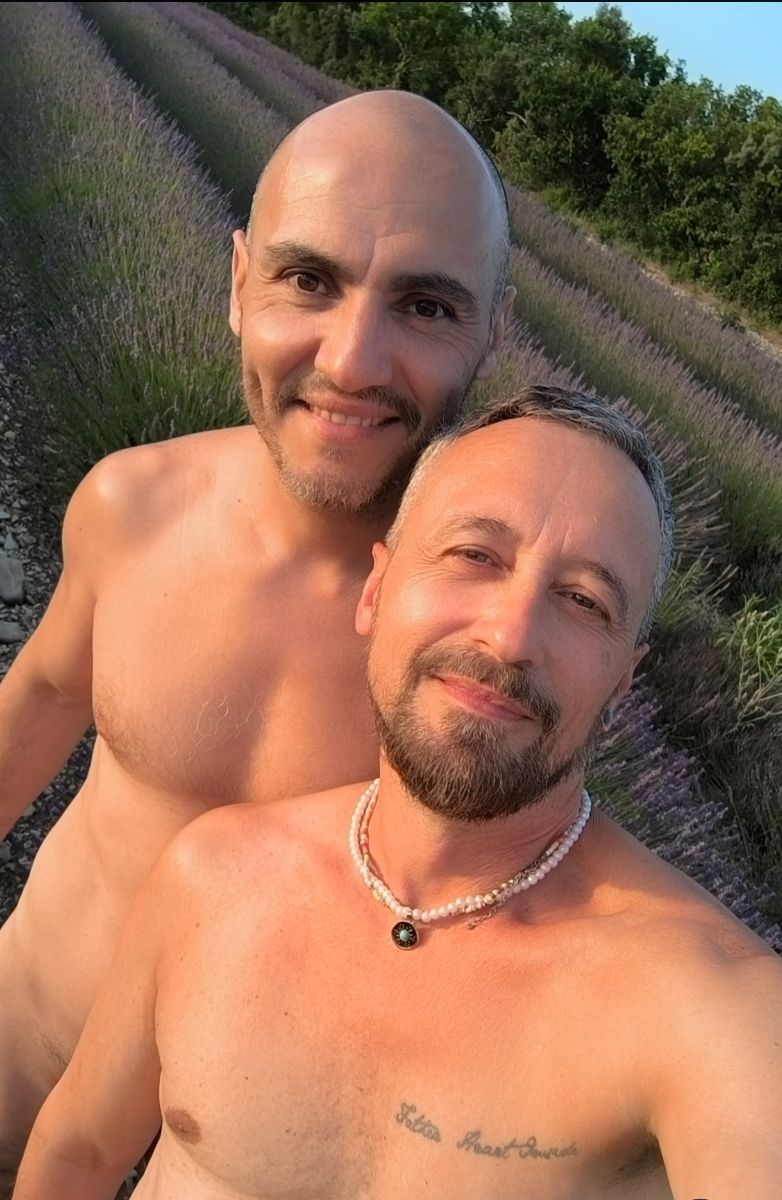 Chambre d'hôtes gay avec piscine et jacuzzi dans la Drôme Chambre d'hôtes gay avec piscine et jacuzzi dans la Drôme