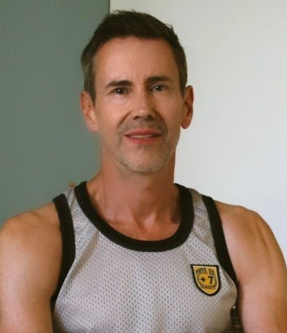 Olivier, masseur pro certifié sur Paris 10e et Vaires sur Marne (77) Olivier, masseur pro certifié sur Paris 10e et Vaires sur Marne (77)